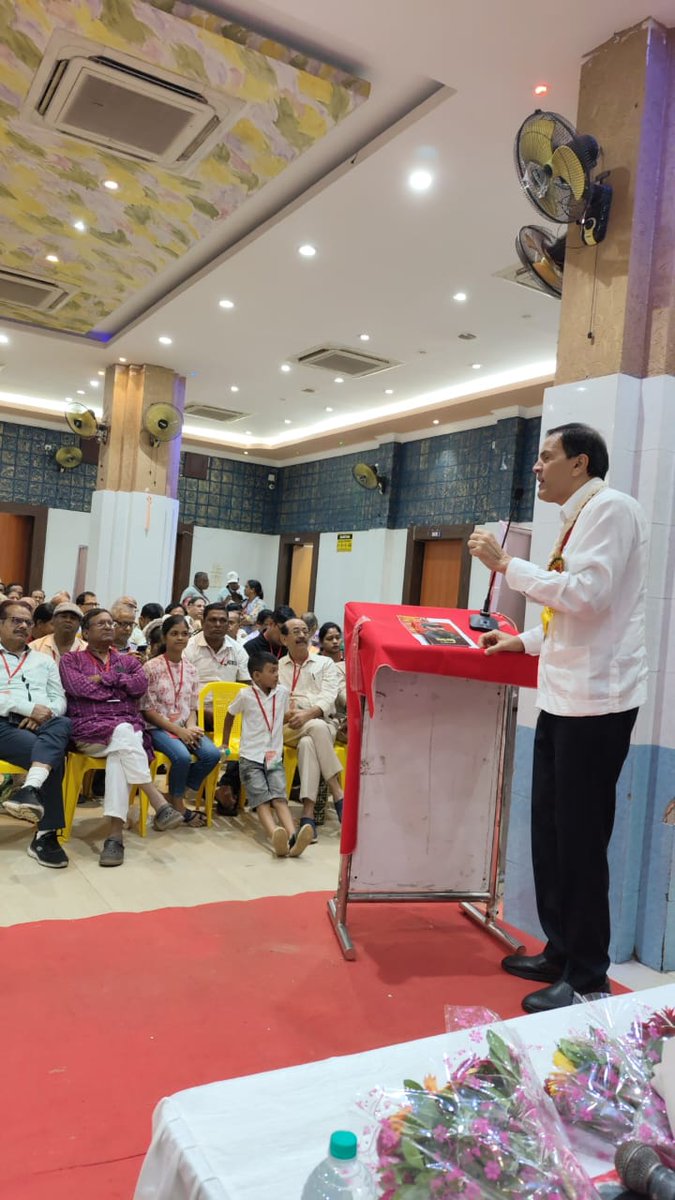 With the participation of Cuban Ambassador to India, Juan Carlos Marsan, was lauched in Cuttack, Odisha, the #100YearsWithFidel biographical book written by Bijay Kumar Padhihary, President of ISCUF. On the occasion Fidel's legacy recalled and solidarity with Cuba reaffirmed.