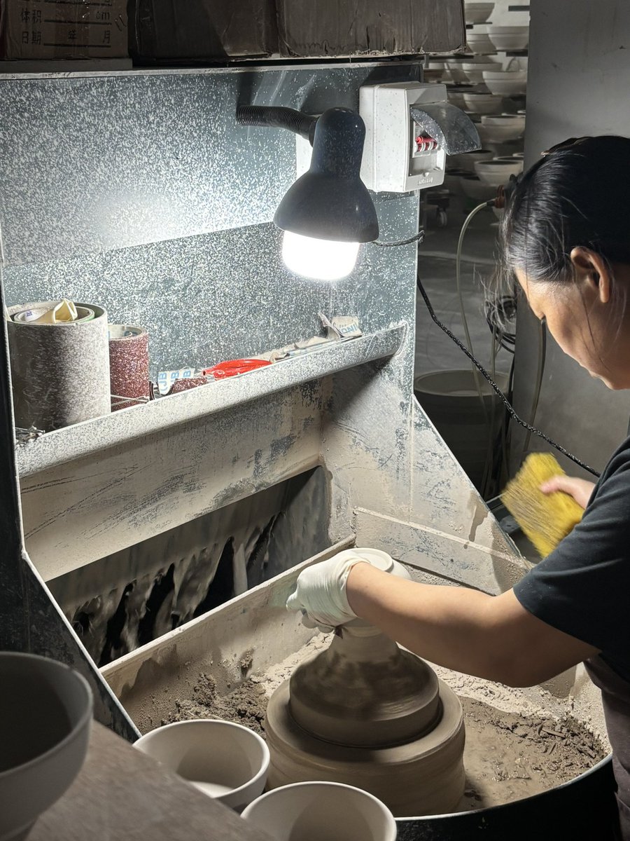 uxiuwen's tweet image. [Production process] Busy with production every day, we have a large inventory. Welcom friends all around the world to visit our factory and cooperate with us.🤝#ceramic #ceramictableware #factory #sushiplate #Bowl #餐具批发