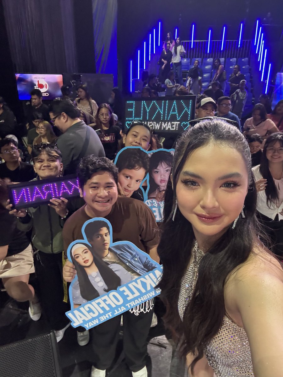 TeamKaiKyleOFC's tweet image. Inday with Wisharts and Homies! Thank you so much, Kai, for giving us the chance to take a photo with you. You were incredible as always, and we can’t wait for everyone to witness your performance and feel the passion you poured into it. Proud kami sayo palagi, @kakaimontinolaa!…