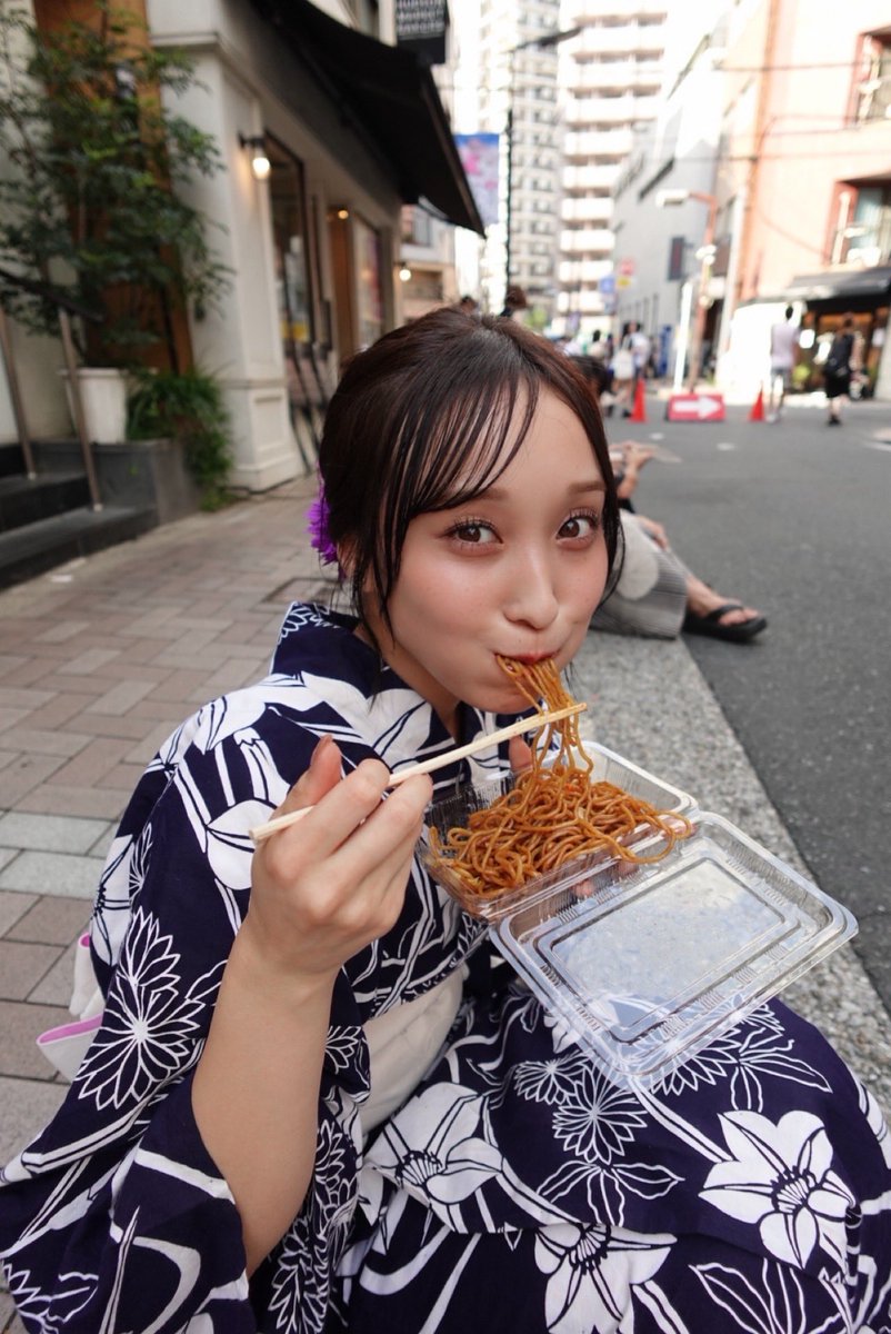 昨日麻布十番祭りに行ってきたー！
やっぱりお祭りは、ソース濃いめの焼きそばだよね🤤
みつぽち投票もお願いします🥺
miscolle.com/aoyama2025/pro…