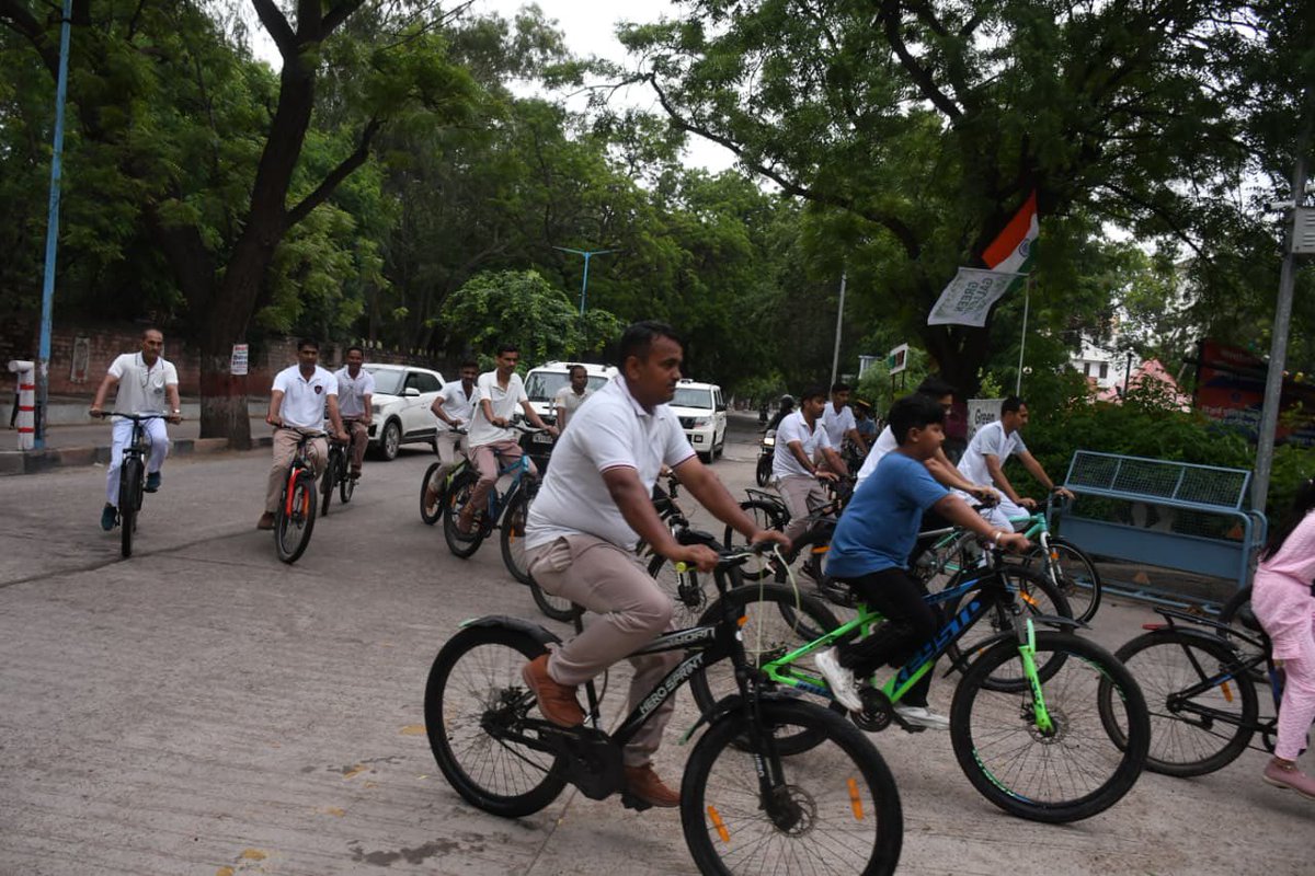 रिजर्व पुलिस लाईन, कमिश्नरेट जोधपुर में फिट इंडिया मिशन के तहत साइकिल ऑन संडे अभियान तथा जुंबा कार्यक्रम आयोजित किया गया।