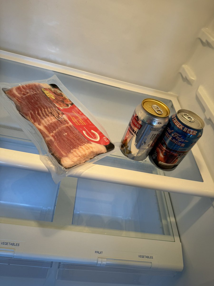 Zellers_Store's tweet photo. Moved today, this is all that made it from the fridge https://t.co/MRK1XVA4kb