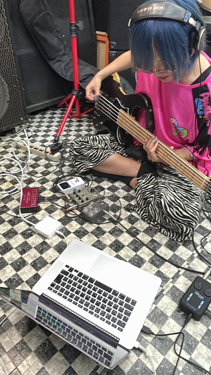 qiXip_mie's tweet photo. qiXip、この夏は曲作り強化月間です🔥

秋には全曲オリジナル曲でステージに立てるように準備しとります！

乞うご期待！！！ https://t.co/2874H37TaN