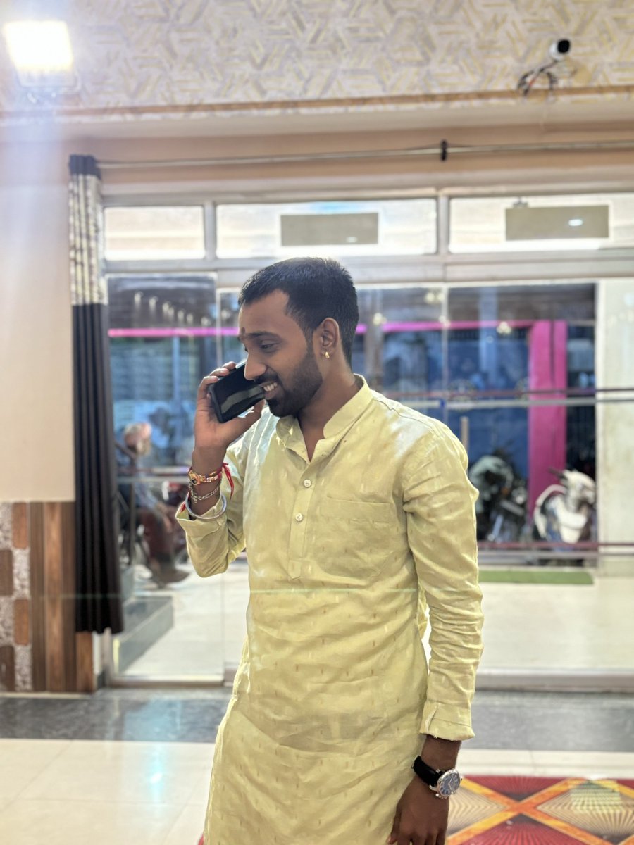 PrinceSahu_01's tweet photo. जीवन का सबसे बड़ा गुरु वक्त होता है।
 क्योंकि जो वक्त सिखाता है ,वो कोई नहीं सिखा पाता ।।

@highlight https://t.co/hCGEVapFHZ