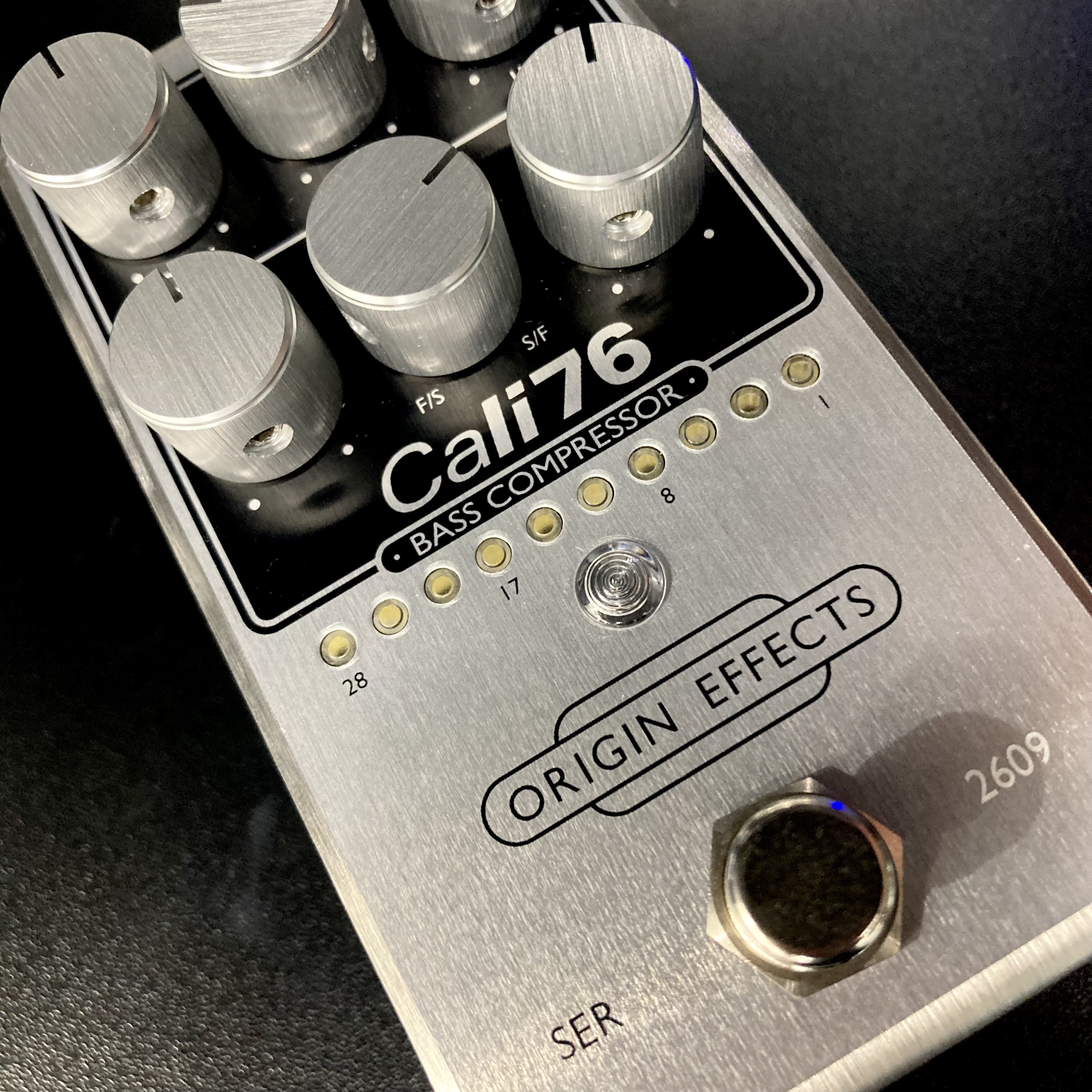 ORIGIN EFFECTS Cali76-CB 【動作確認済み】コンプレッサー ORIGIN EFFECTSCali76 Stacked Compressor デュアルステージ