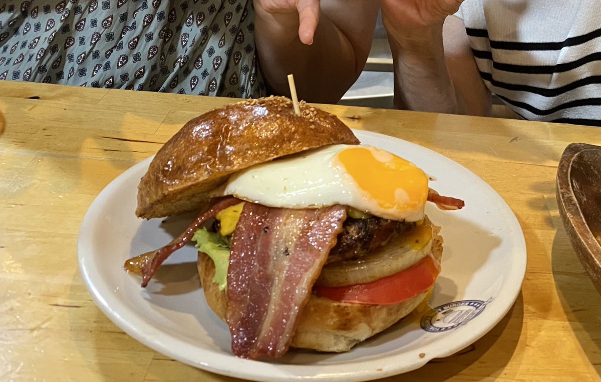 汐入
ドブ板通り
tumamiバーガー
パテが美味しくて
ボリューミー
