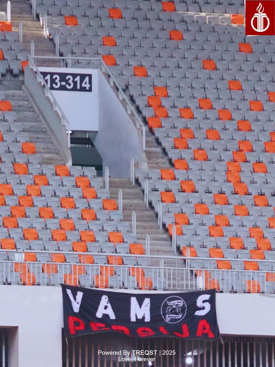 TREQST's tweet photo. tim ini berusaha dilapangan, kita memberikan semangat dari pinggir lapangan.
pemain ke-12 kita hadirkan untuk memberikan semangat ke tim kita, tidak perlu berlebihan dengan tim lawan.
Vamos Persija!
#Persija
#treq https://t.co/iMz92yGN2w