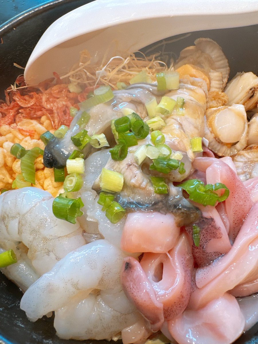こんなに暑いけど
焼くぞ！！

久しぶりにもんじゃ焼き食べます😊

ちなみ枝豆はバターと一緒に焼くスタイル🔥

#月島
#もんじゃ焼き
#枝豆