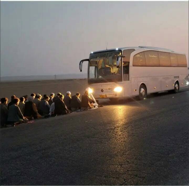 “افغانان، که په کلي کي وي او که په لویه لار، د خپلي خاوري، کلتور او عقیدې ساتونکي دي. دا ټینګ عزم د یوه ازاد او متمدن ملت نخښه ده.!”

“Afghans, whether in villages or on the highways, are the guardians of their land, culture, and faith. This firm determination is the mark of a