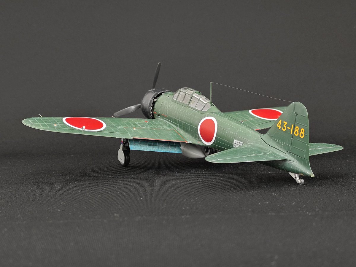 #夏なので日本機つくろーぜ
ファインモールド1/48
零式艦上戦闘機五二型甲（三菱）
で混ぜてください‼️
#完成
三菱機のキレイな緑色、白縁日の丸