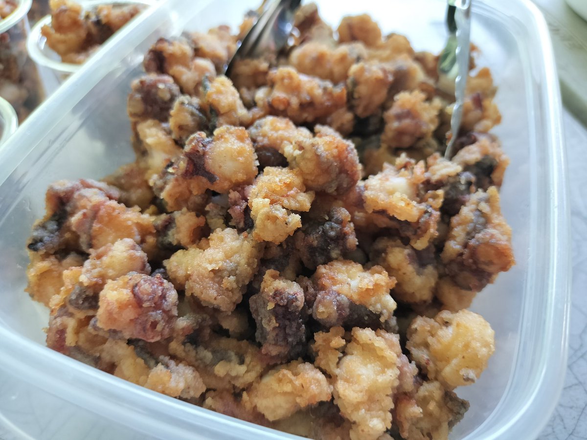 bbjungle_chiba's tweet image. 本日のSPLASH素麺定例ゲーム！
ゲームが終わったら、みんなでランチタイムへ🍴

・冷たい素麺でさっぱり🌿
・ナスの煮浸しでじんわり旨味🍆
・タコの唐揚げでガッツリ🐙
・フィリピン発！ガーリッククランチふりかけご飯🇵🇭🍚

全て食べ放題❗️戦った後のご飯は格別です✨

#サバゲー #SPLASH #ランチ