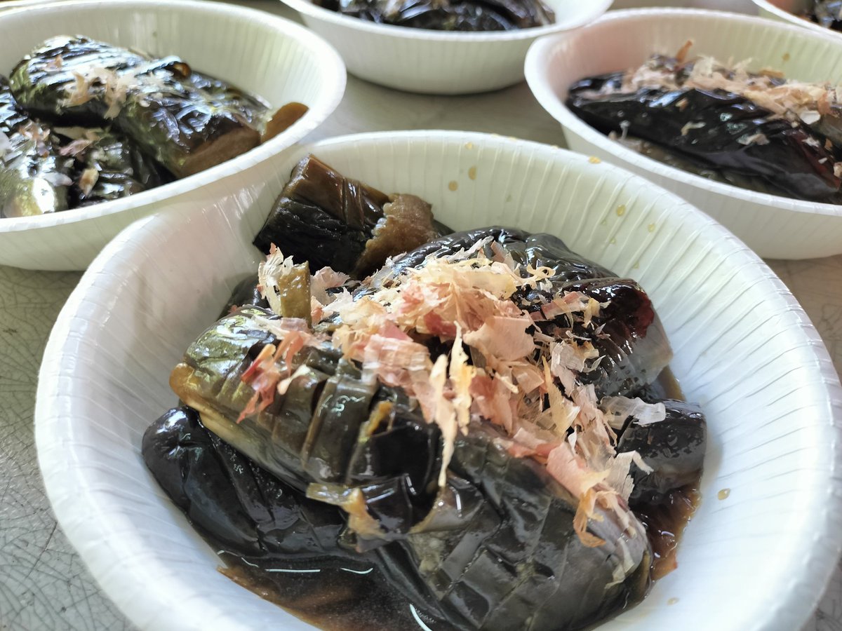 bbjungle_chiba's tweet image. 本日のSPLASH素麺定例ゲーム！
ゲームが終わったら、みんなでランチタイムへ🍴

・冷たい素麺でさっぱり🌿
・ナスの煮浸しでじんわり旨味🍆
・タコの唐揚げでガッツリ🐙
・フィリピン発！ガーリッククランチふりかけご飯🇵🇭🍚

全て食べ放題❗️戦った後のご飯は格別です✨

#サバゲー #SPLASH #ランチ