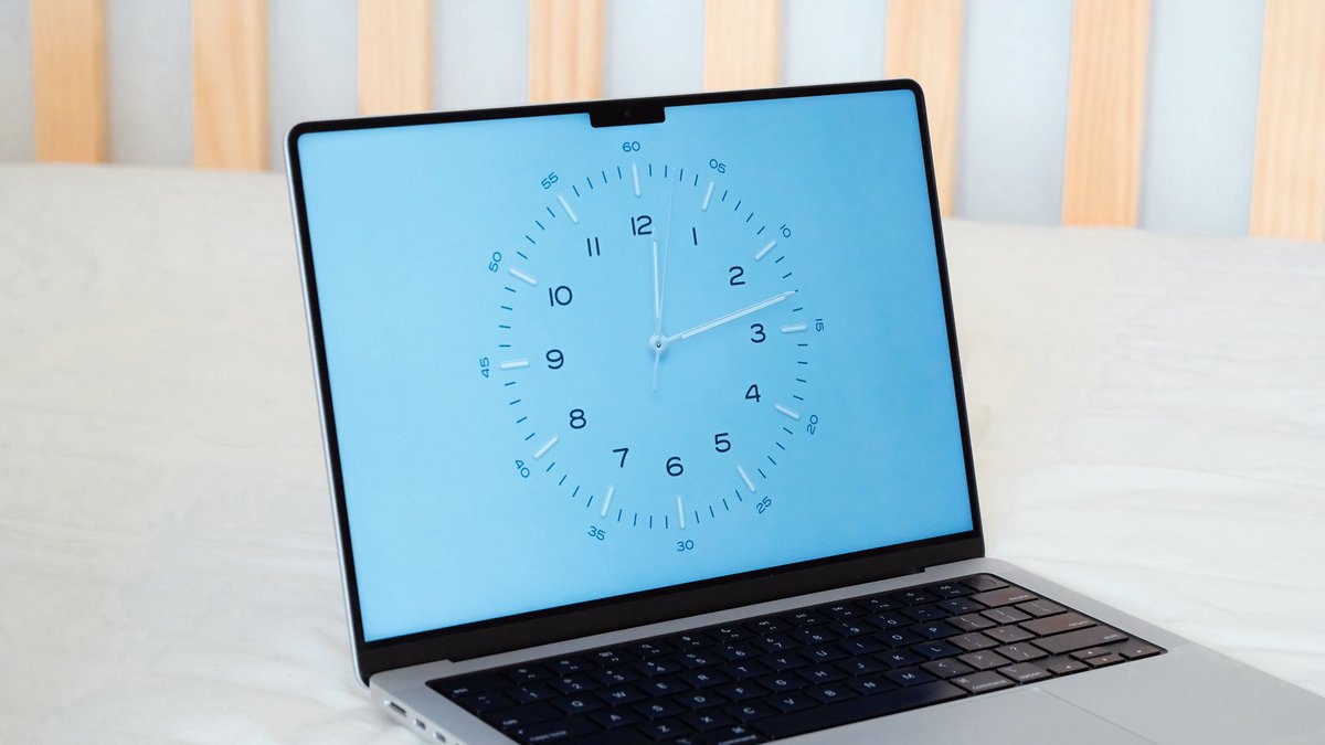 Got lucky with the Bauhaus Clock 🩵

<a href="/_atilla1/">Atilla</a> I’m loving this so much.
Thank you :)