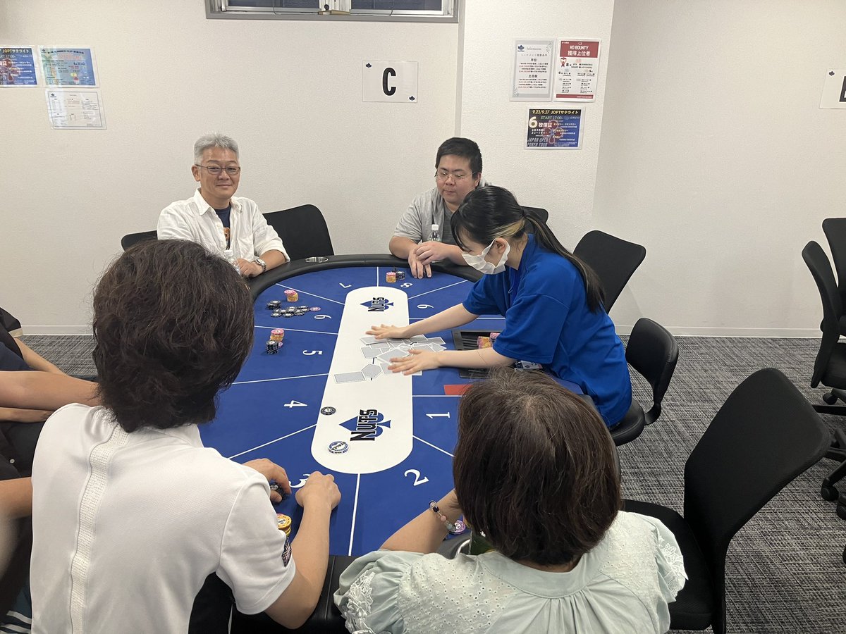 🍉SUMMER CUP DAY1I🍉スタート‼️

　6名様参加でスタートしています🔥🔥

レイトレジスト［16:20］です♠️

この夏、nuts高槻が本気を出す！
フリーロールでプライズ20万保証！

まだまだお時間ありますので
参加お待ちしております👑

📞072  669  7872