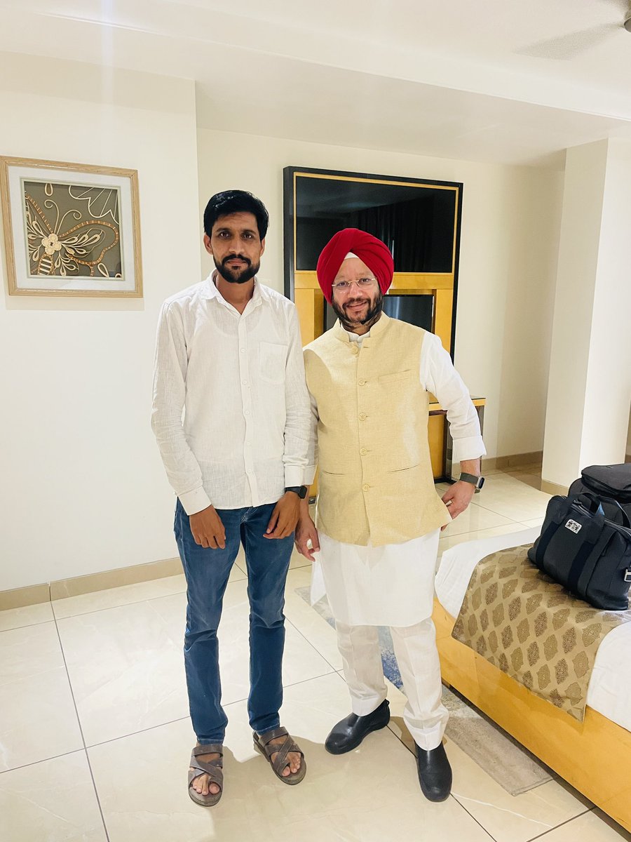 _Hari_patel's tweet photo. काँग्रेस के वरिष्ठ नेता माननीय श्री गुरदीप सिंह जी सप्पल साहब मुलाक़ात हुई सप्पल साहब के अंदर ज्ञान की गहराई को समझना मुश्किल है आपको हर क्षेत्र का अनुभव राजनैतिक सामाजिक और आपका संगठात्मक दृष्टिकोण हमे आपसे बहुत कुछ सीखने की प्रेणा देता है @gurdeepsappal https://t.co/ZROtDULuub