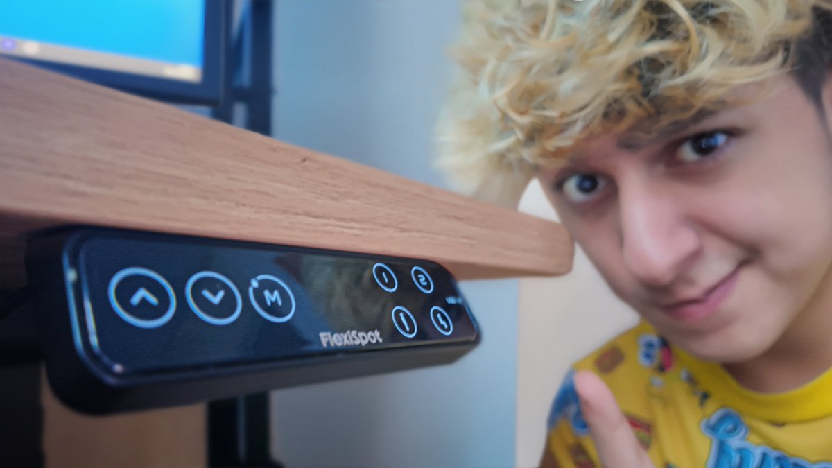 YTsarii's tweet image. FlexiSpotさんからE7Hを提供いただきました！！
引っ越しのタイミングで
届いたの本当に助かりました！
これからもずっと愛用します🙇‍♂️
#FlexiSpot #E7H #PR