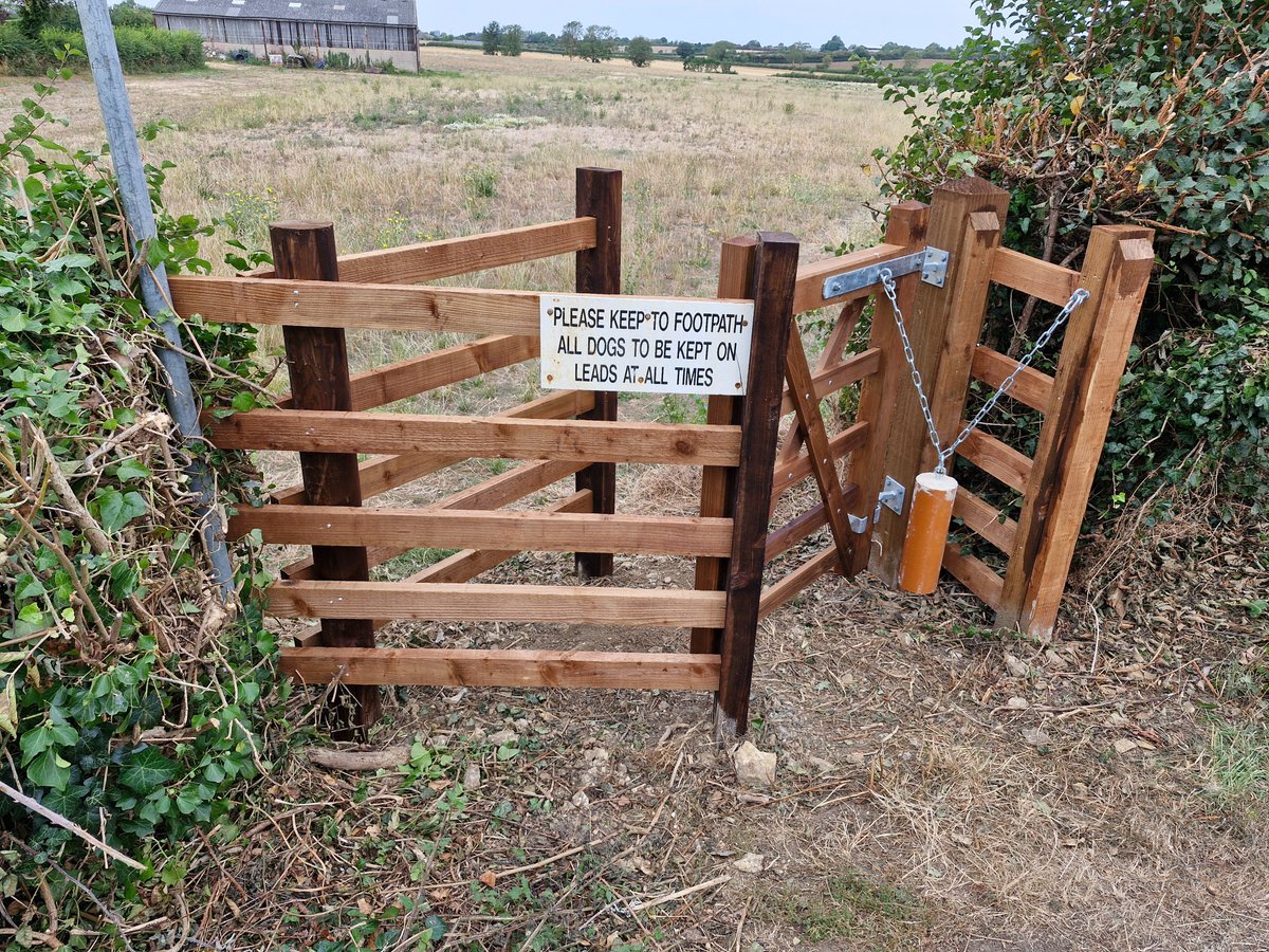 Parish Clerk (@chelvestonpc) on Twitter photo A kissing gate has been installed on footpath MM6 at its junction with Raunds Road, #Chelveston, replacing the stile that was causing access problems for those with shorter legs!
Thank you to the landowner and <a href="/NNCHighways/">North Northamptonshire Highways</a> A kissing gate has been installed on footpath MM6 at its junction with Raunds Road, #Chelveston, replacing the stile that was causing access problems for those with shorter legs!
Thank you to the landowner and <a href="/NNCHighways/">North Northamptonshire Highways</a>