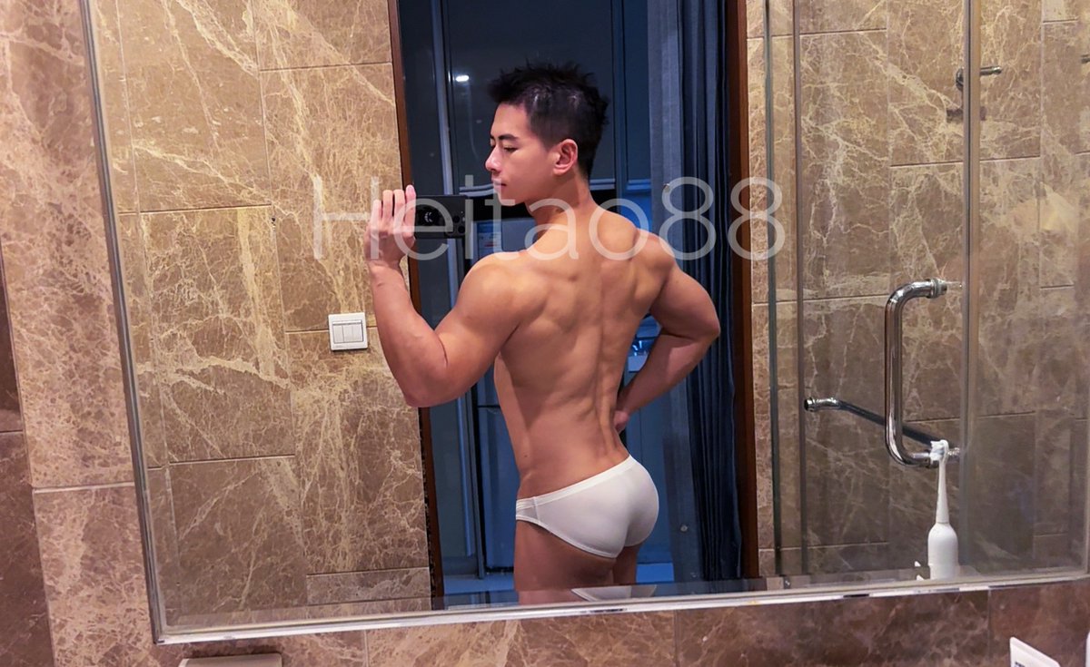 努力健身不就为了脱了好看吗，要前面or后面？