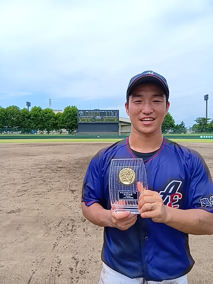 第11回東北クラブカップ大会（さきがけ八橋球場）での最高殊勲選手賞には、新沼晟投手（オール江刺・左）、敢闘賞には坂本拓弥選手（大崎トリプルクラウン・中）、首位打者には千葉晴也選手（オール江刺・左）が選ばれました。
