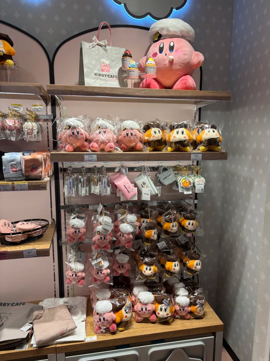 IraqJew's tweet photo. 一番好きな場所はここです。
かわいい小物や人形が大好きです✨ https://t.co/oQ2Nj6eYGd