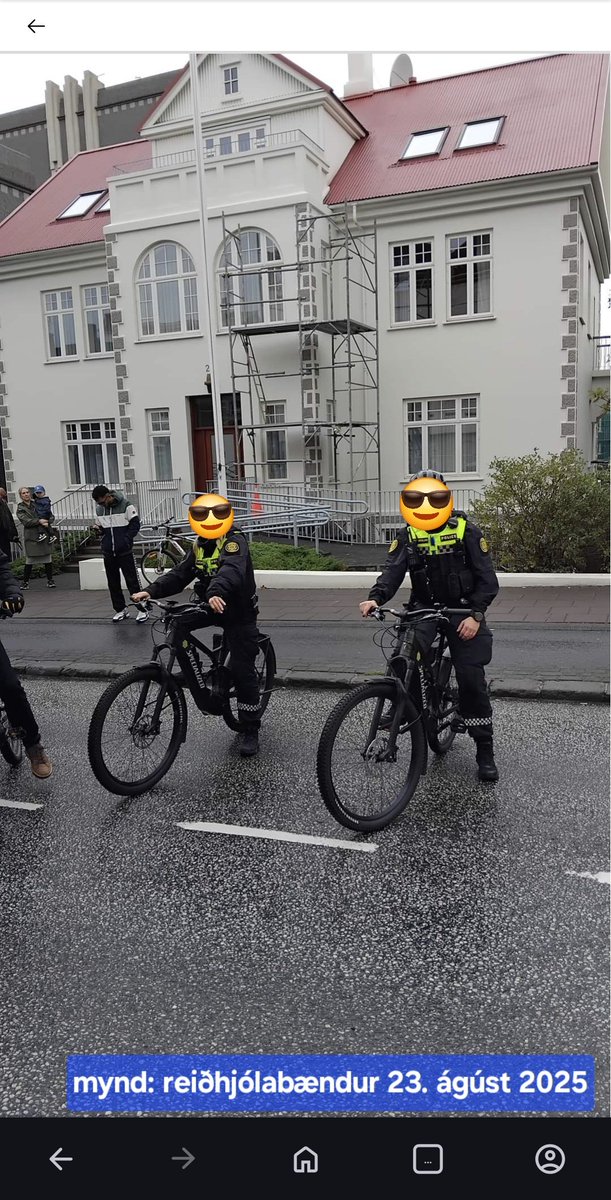 Nú 10 árum síðar er lögregluembættið á Stór-Kópavogssvæðinu aftur búið að fjárfesta í reiðhjólum. Þau verða eins og eldri hjólin notuð tvo daga á ári: í gleðigöngunni og á menningarnótt. 

Í þetta skiptið eru hjólin með rafmagnsmótor upp á að vera aðeins meira töff.😎