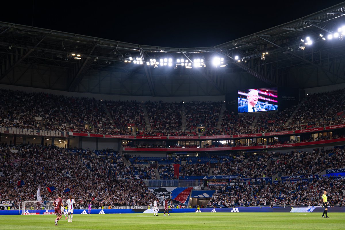💫 L'hommage de tout le peuple lyonnais à sa Légende, Monsieur Bernard Lacombe 🕊❤💙