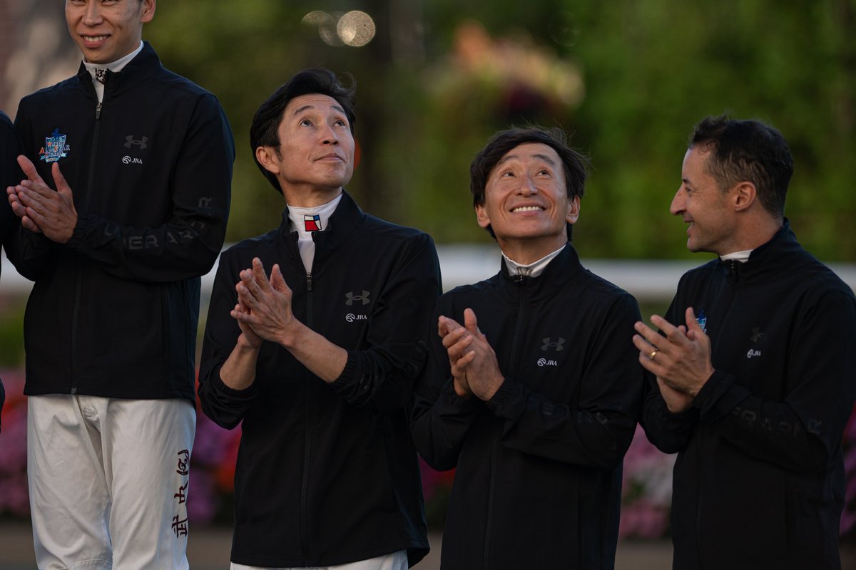 kodino_127's tweet image. 銀テープ飛ばした時のみんなの笑顔よかったな☺️

#武豊 #横山典弘 #WASJ