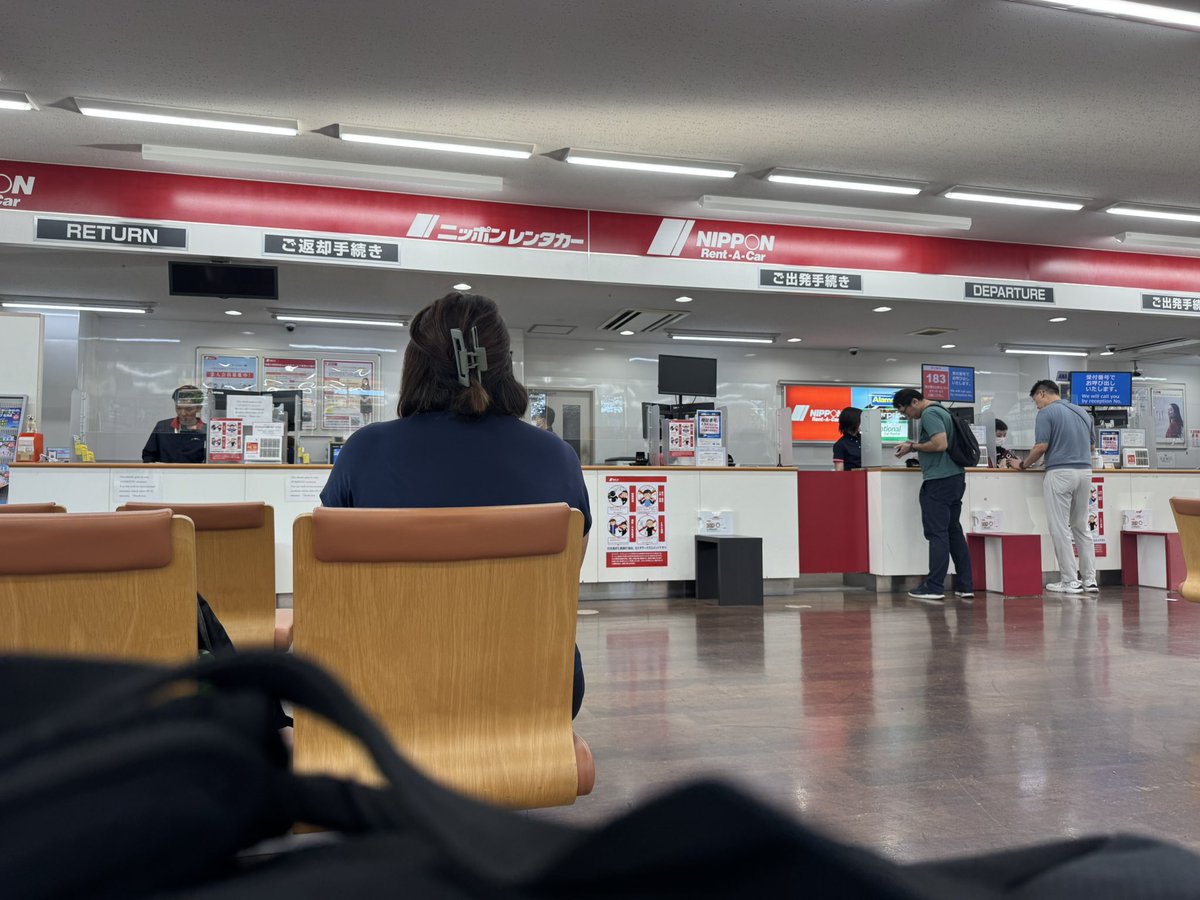 今日の旅のお供はヤリスクロスでした。
ニッポンレンタカー新千歳空港店さん、ありがとうございました😊
大柄なSUVながら、大きさを感じさせない乗り味とハンドリングに驚きました。
ただ安全装備の電子デバイスは、やはり慣れません😅
特にパーキングブレーキシステムはちょっと😅