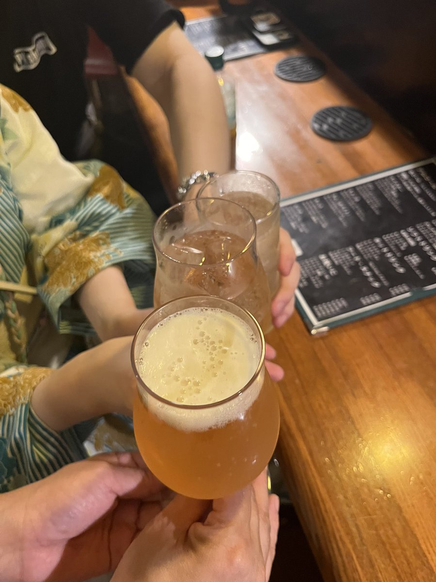 ゼンタングルバー（<a href="/EBE_Nippori/">イベントバー エデン日暮里🍸【場所代無料の1日店長バー】</a> ）、開店してます！！
夏祭り帰りのお客さんがすでにいらしてます〜

#ゼンタングル