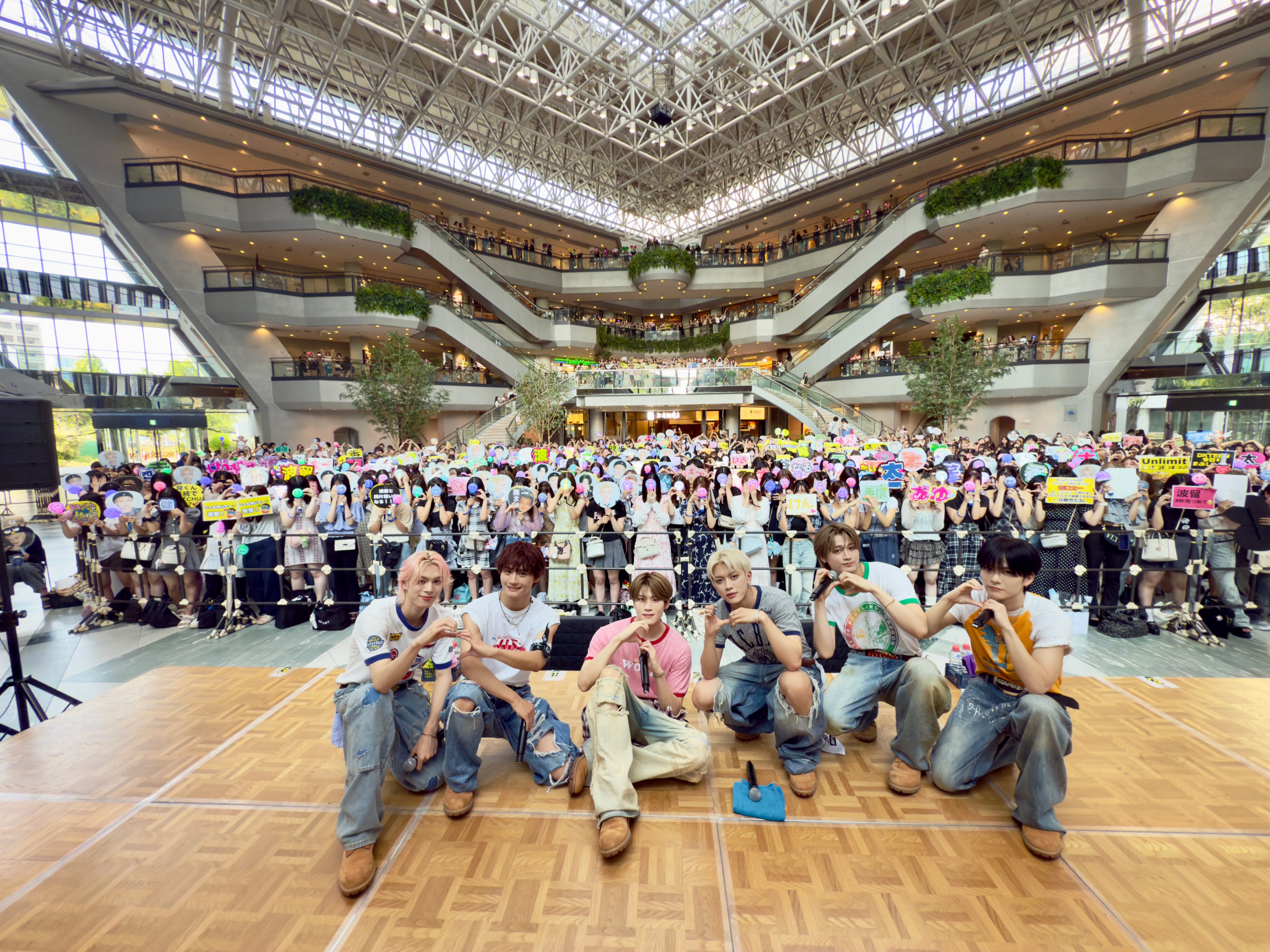 C・リダデイル、朝の散歩、希少画集の一頁、 新品高級額装付 1／7 『A-Z』：［D］-full dress- 【ADK911608】 (塗装済み完成