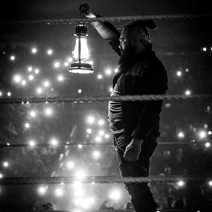 Hoy se cumplen dos años desde que Bray Wyatt se fue de nuestras vidas. Desde que Windham Rotunda se fue de este mundo, pero nunca de nuestras mentes. Desde que The Fiend nos recordó que hay héroes demoníacos.

Las luciérnagas nunca se han apagado, pero jamás faltó tanta luz en