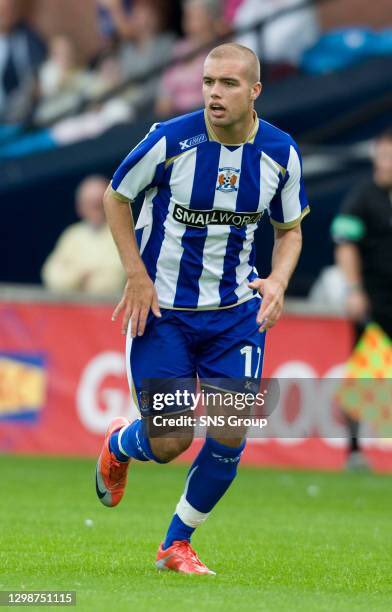 NEW ADDITION: long sleeved, signed Graeme Owens bench worn away shirt from <a href="/KilmarnockFC/">Kilmarnock FC</a> season 2009/10. Graeme made 7 appearances for the club before moving on to Airdrie. Massive thanks to <a href="/JackParkBench21/">Jack Park</a> who donated this to the collection, truly appreciated sir 🙌🏼🤍💙🤍