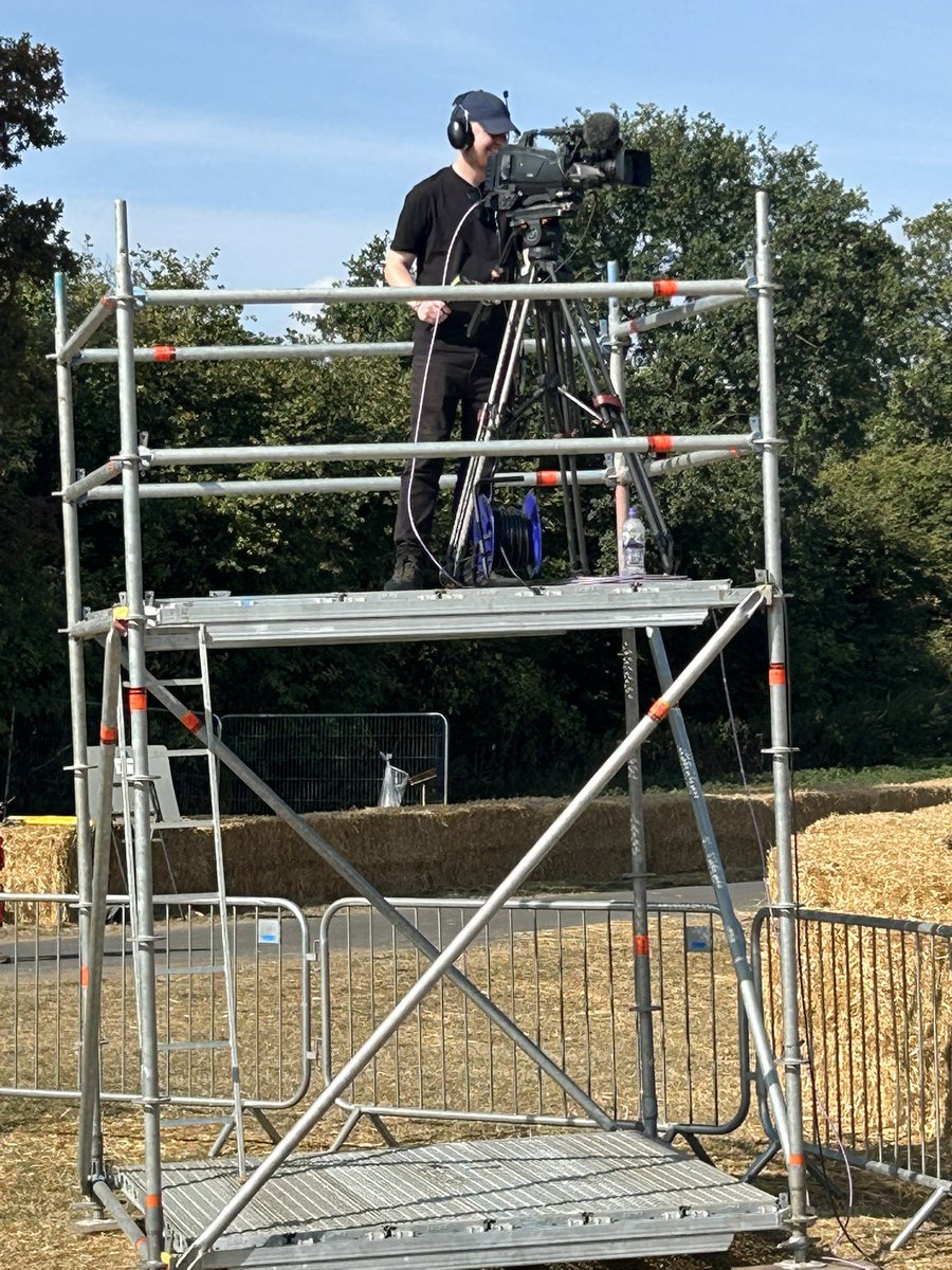 Project 4 Broadcast tweet media