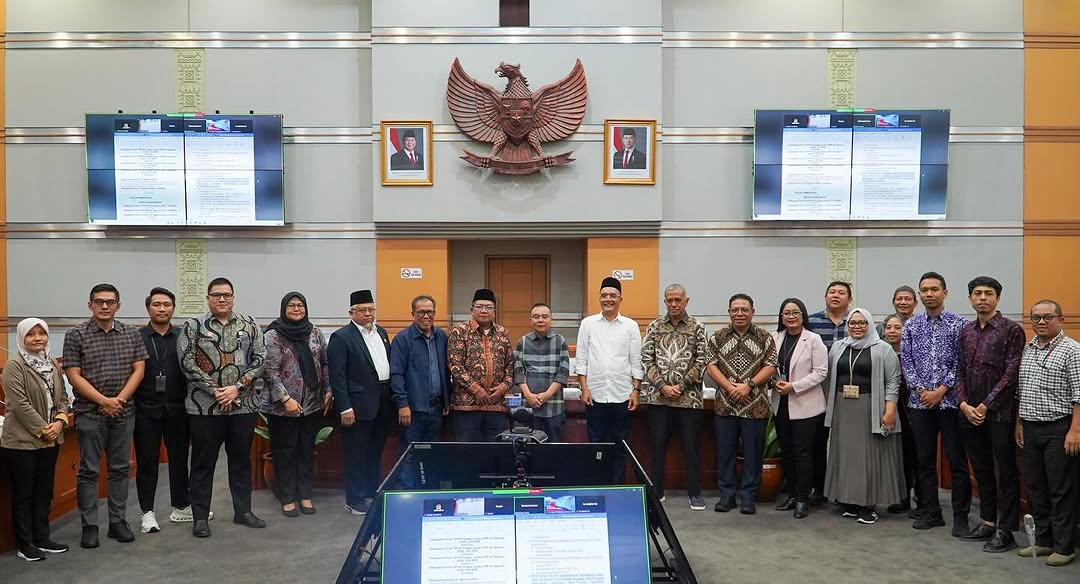 Rapat Koordinasi Pimpinan Komisi VIII DPR RI, Panja Pemerintah dan Tim Sinkronisasi bersama Wakil Ketua DPR RI, Sufmi Dasco Ahmad, tentang Finalisasi Pembahasan RUU Haji dan Umroh.