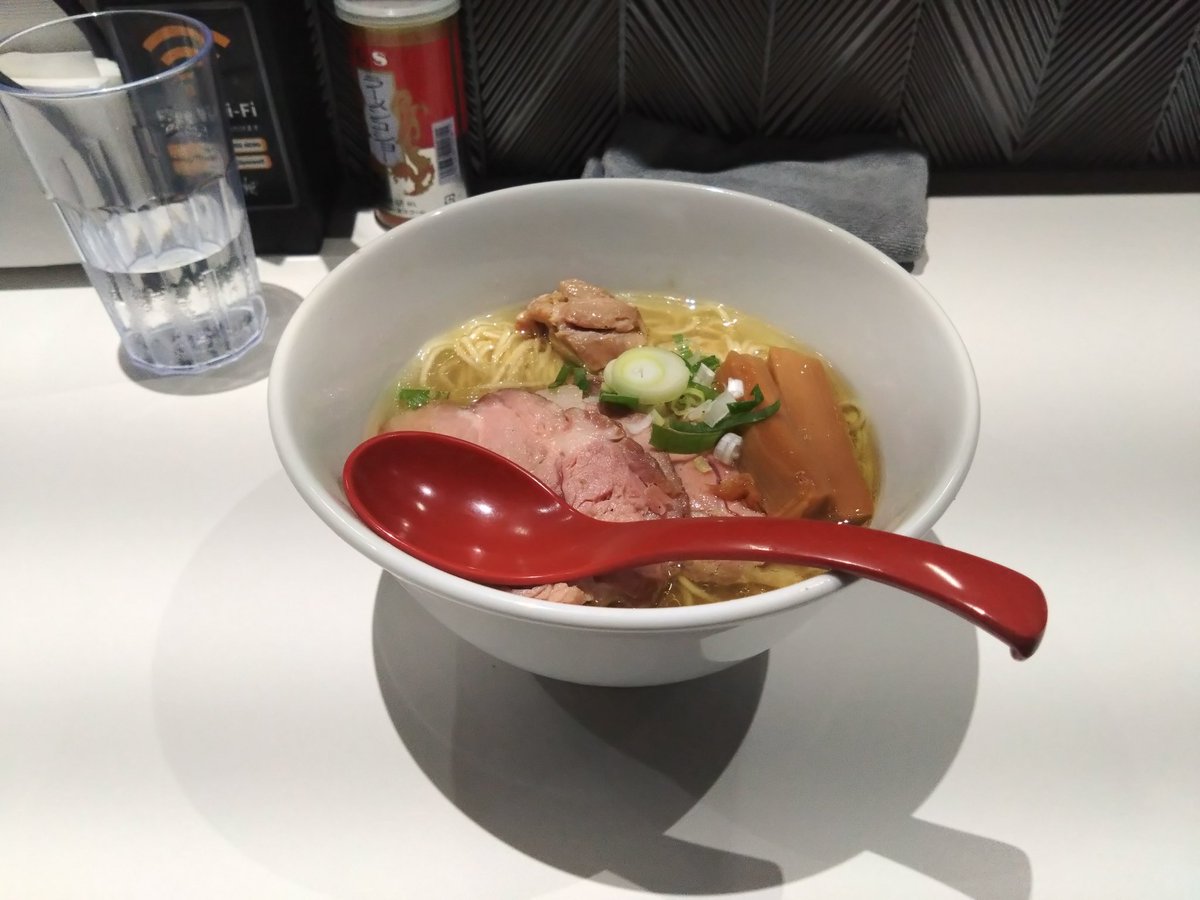 本日は麺屋翔に来店
アルバイトの子がやってる時のチャーシュー、厚い気がしてありがたい。
今日の評価は
#先2ファントムダイブ
