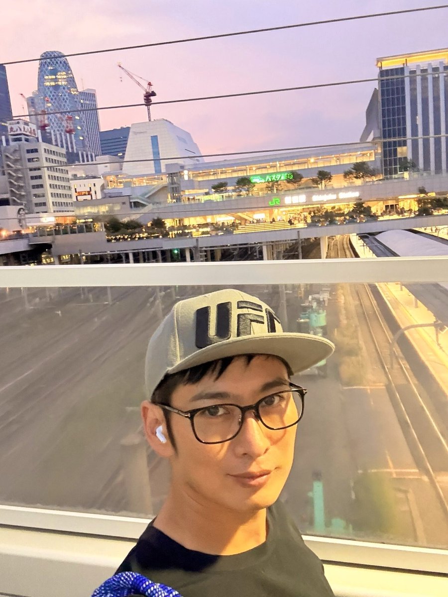 ここから観る新宿の空は昔から好きだけど、今日もとりわけ綺麗です😊

#新宿駅