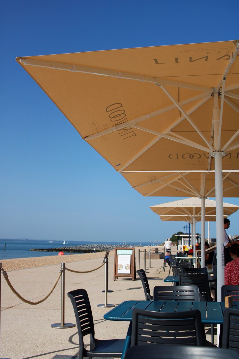 Whatadapperchap's tweet image. Turned out nice again.....

#southsea #seafront #beach