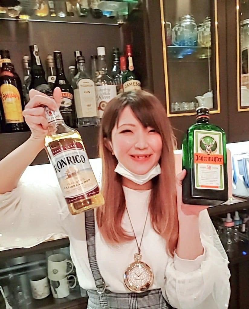 mlkl_tea's tweet photo. 今日もギルド閉店6時までいるよー！本日のギルドは宮野おじさん、としきさんで2時からフードイベントみたいなのやってるよー！あと私今日いれて来週の木、金、土、日の5日間の出勤予定です！ご来店お待ちしてまーす٩(๑❛ᴗ❛๑)۶✨ https://t.co/xea1AaQ6eY