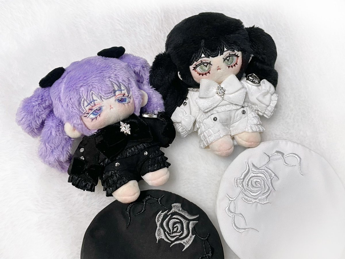 [RT+팔로워 추첨 두분께 각 색상 한종류를 드립니다✨]   
🎕𝐖𝐡𝐢𝐬𝐩𝐞𝐫𝐢𝐧𝐠 𝐑𝐨𝐬𝐞🎕- 위스퍼링 로즈 10CM
Pure Black &amp; Pure White 2가지 컬러
 
 🗓️ 1시간 무제한 판매
[1차] 8월 30일 22:00 ~23:00
[2차] 8월 31일 22:00 ~23:00 

🔗구매 링크 타래
#무솜인덕장터 #솜인덕장터 #솜솜옷장터