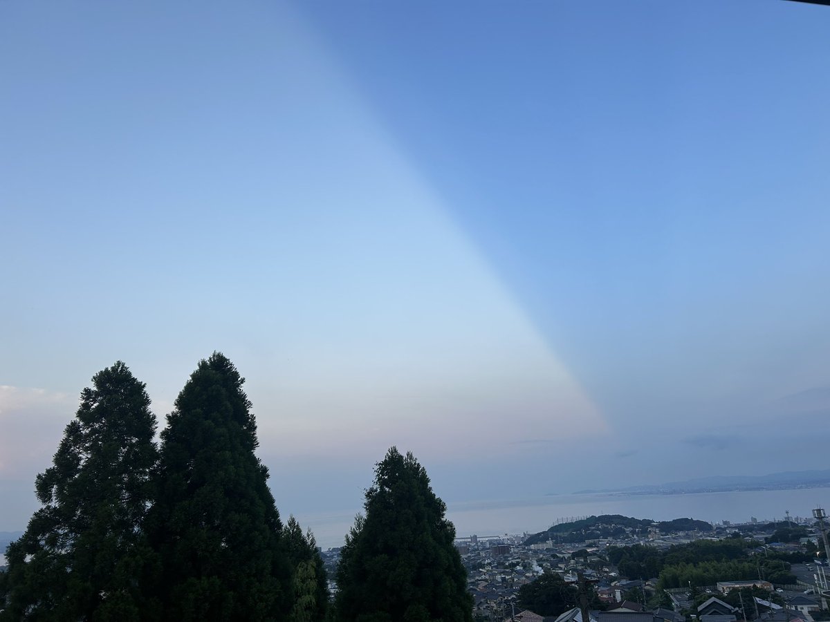 空が真っ二つ！