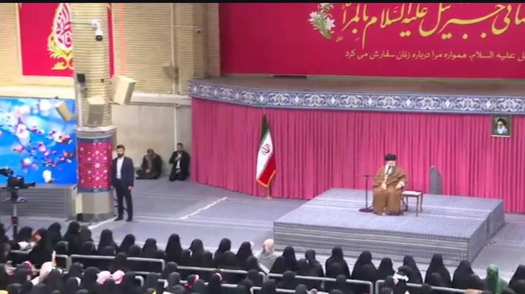 عقده‌هاتون از صورتیه یا از خاتمی؟
#صورتی_ترس_نداره