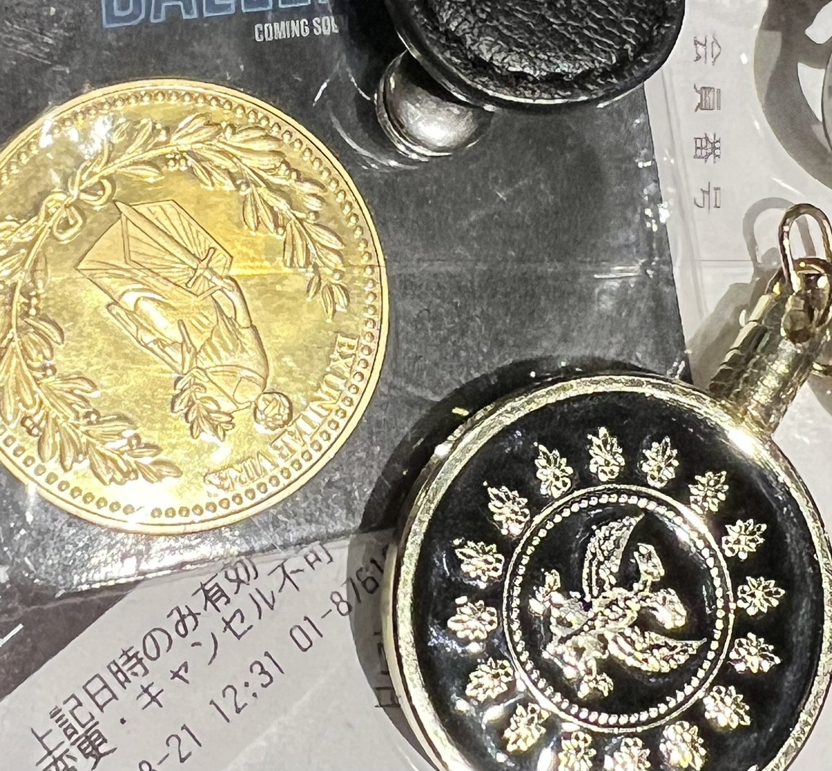 グッズのコインのキーホルダー、取り外し可能なんだけど、取れない 壊れそうで力を入れられないw #ジョンウィック