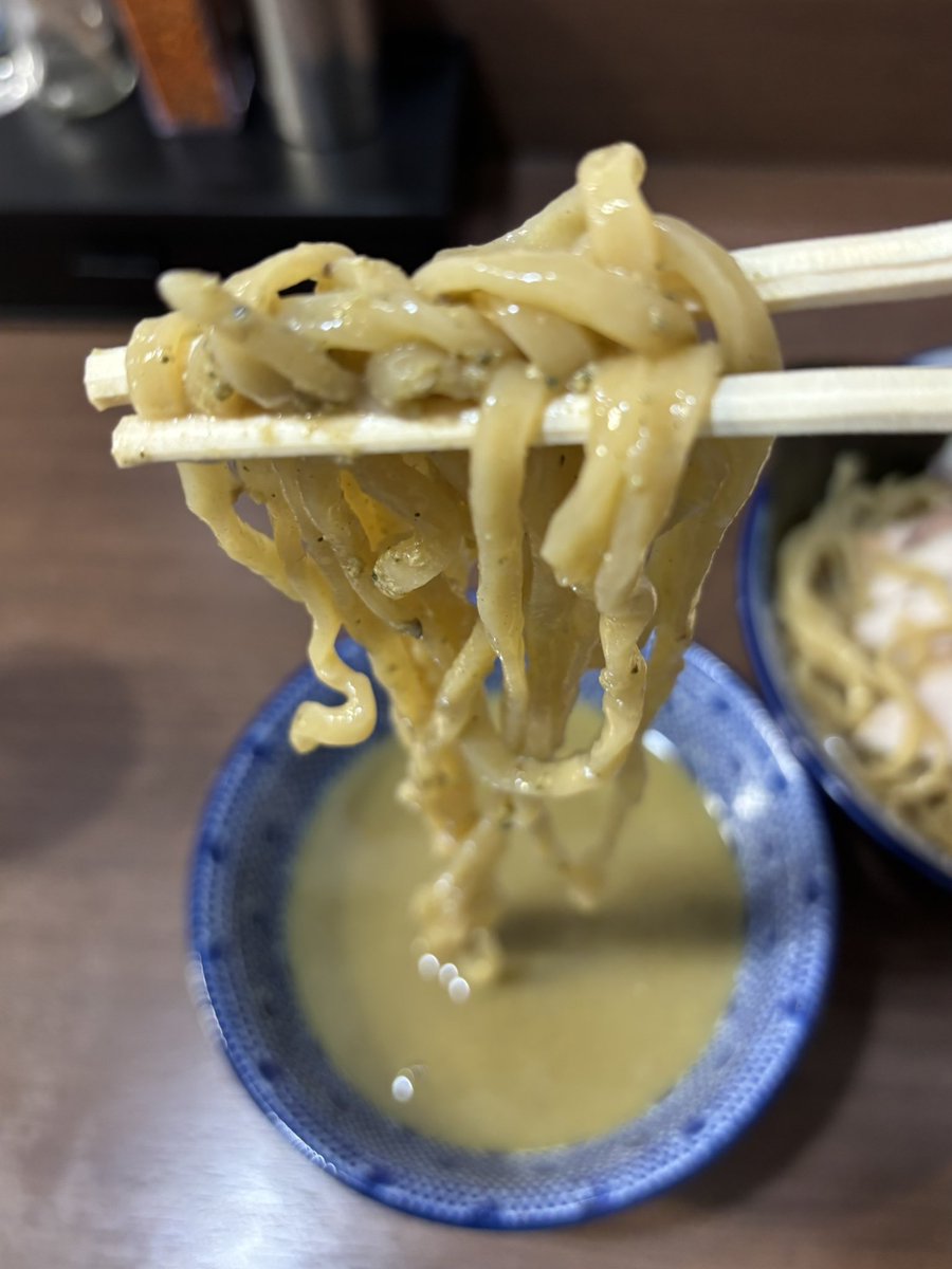 煮干し中華そば 山形屋
<a href="/yamagatayanibo/">煮干し中華そば 山形屋</a> 

牡蠣つけ麺
➕肉増し
トロロ明太子ご飯

身体が牡蠣をたまらなく欲して止まないので仕事帰りに山形屋さんへ🚗
一口啜れば口中に牡蠣が広がりたまらんっっ🦪🦪🦪ご飯につけ汁ぶっかけて完食〜😁
ごちそうさまでした🙏
