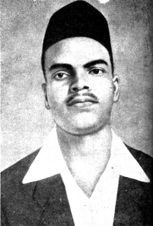 महान क्रांतिकारी व अमर बलिदानी शिवराम हरि राजगुरु जी की जयंती पर उन्हें कोटि-कोटि नमन। 🙏🇮🇳

देश की आज़ादी के लिए दिया गया उनका अमर बलिदान हम सबके लिए हमेशा प्रेरणा का स्रोत रहेगा।