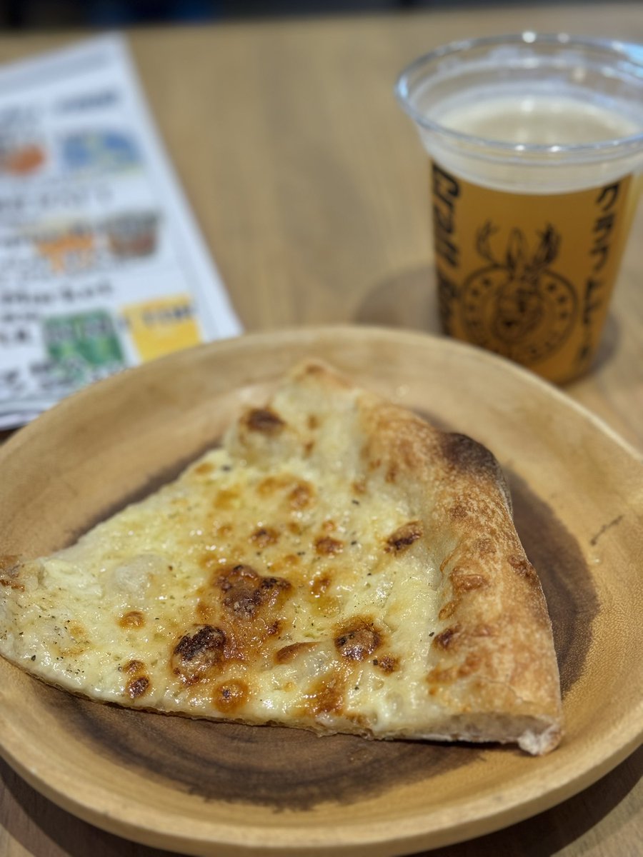Jun_No13's tweet image. 暑いので店内でまったり🍻
#クラフトビール 
#SlashDot.
#宇宙ブルーイング @UchuBrewing 
#BIGLOVE 
#FloraFermentation 
#Siren
