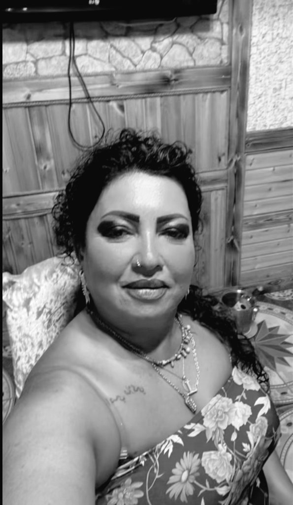 لم يتبقى شيئ لقد تبخر كل شيئ حتى الذكريات انمحت حتى التفاصيل التي من خلالها تحيا الذكرى قد رحلت