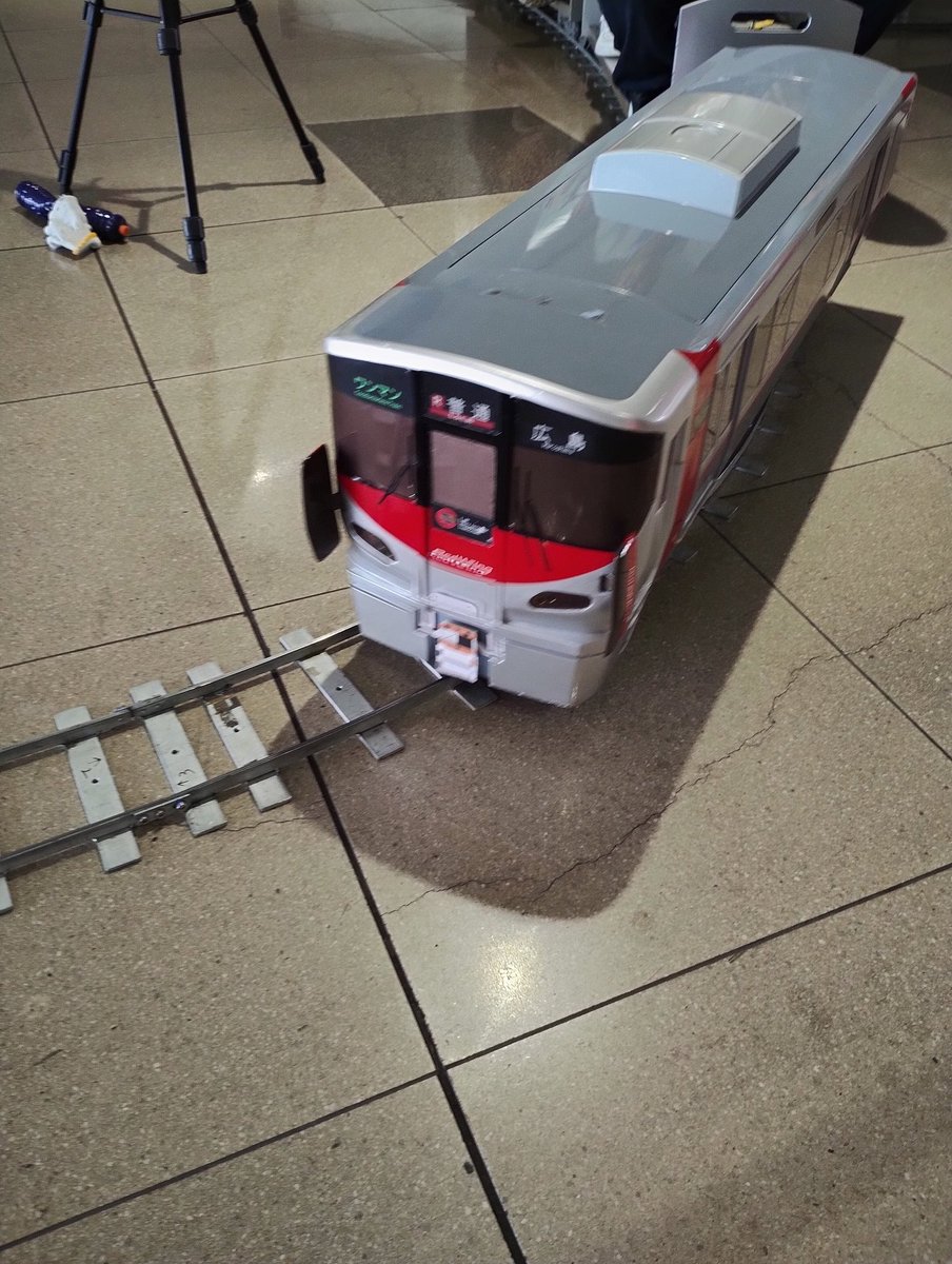 t_fu_30138's tweet image. 【いずみさの鉄道フェスタinりんくうタウン】
絶賛開催中です🚃
ご来場されている方々、一様にイイ表情をしているのが印象的です😀
楽しいイベント、興味を惹くグッズなど、私も存分に満喫しました。
今日は16時までなので、これからお越しの方はお気をつけください🚅
#泉佐野市
#鉄道のまち