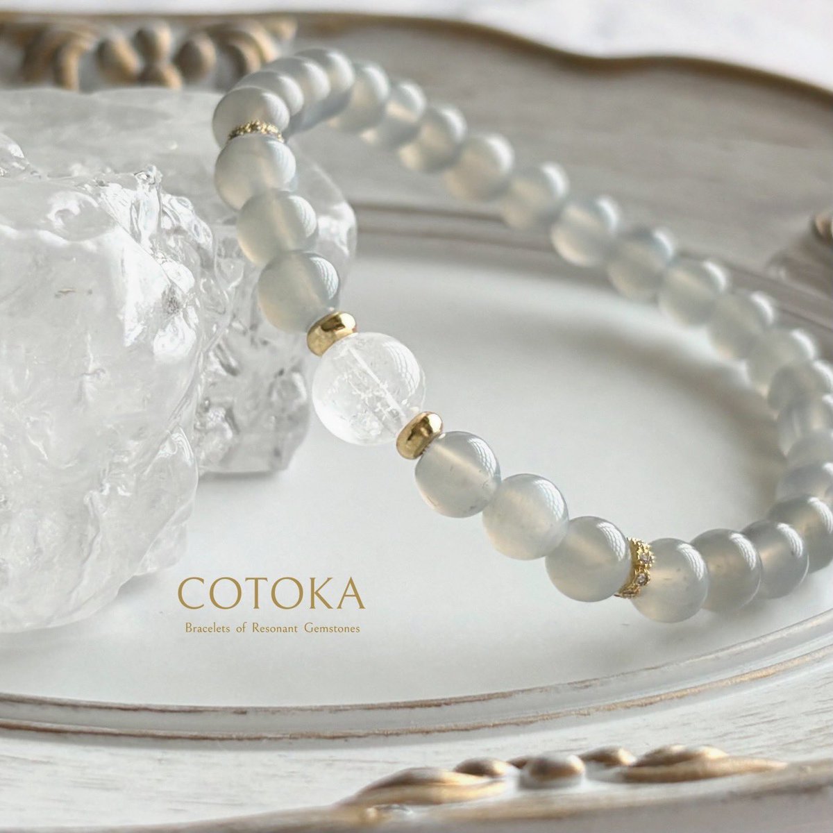 幻想的な輝きを纏う𓂃𓈒𓏸
ヒマラヤ産アイスクォーツ × グレームーンストーンのブレスレット。
直感力とインスピレーションを高め、手元に上品な輝きを添えてくれます🌙

BASEショップ
cotoka.base.shop/items/116711457

#ムーンストーン
#アイスクォーツ
#直感力
#インスピレーション