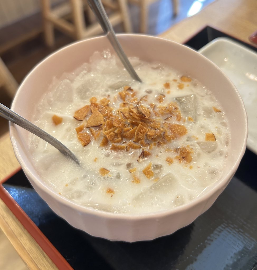 好吃
即使外面這麼熱
還是要來嗦一口