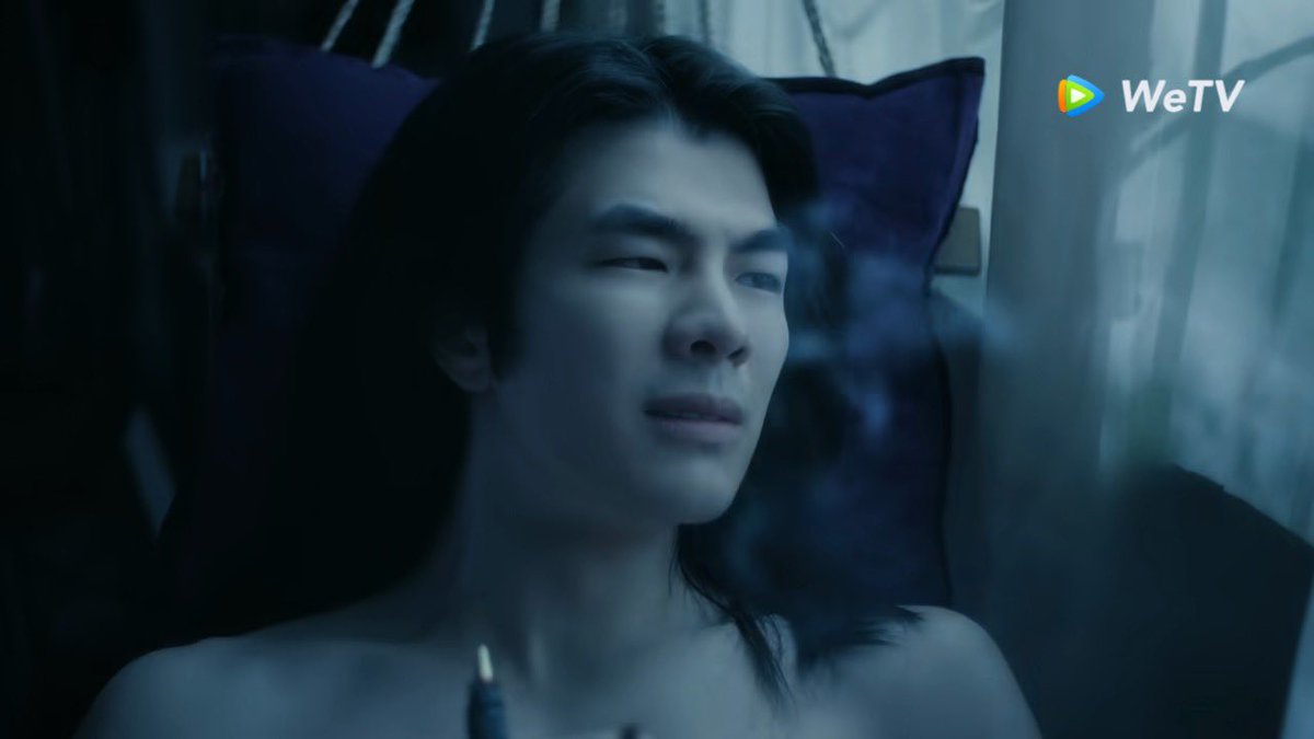 เอาตรงๆซีนนี้พี่มายเก่งมากอะ ธันวาที่ฝันร้ายถึงอดีตตื่นขึ้นมาพร้อมอาการสั่นผวาเปิดสมุดมามีแต่เขียนคำว่า แม่และทะเลอะ ธันวาคนที่รักแม่ของเขามากกว่าสิ่งใด เป็นตัวละครที่เจ็บปวดอีกตัวนึงเลยธันวาลูกแม๊น่าสงสารมาก😭😭😭😭

• #MilePhakphum  • <a href="/milephakphum/">mile phakphum</a>